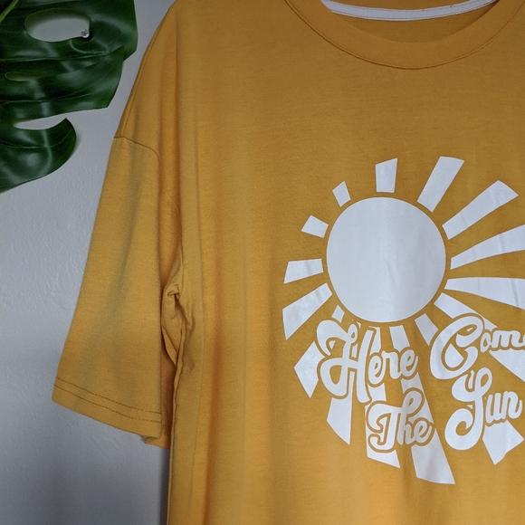 Yellow oversized boyfriend graphic tee - Picture 6 of 10